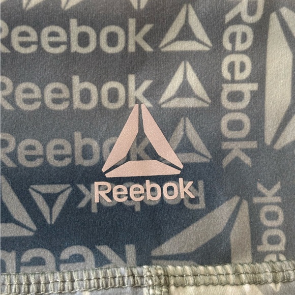 Reebok women’s shades of green work out pants. Size Extra Large - Picture 3 of 5